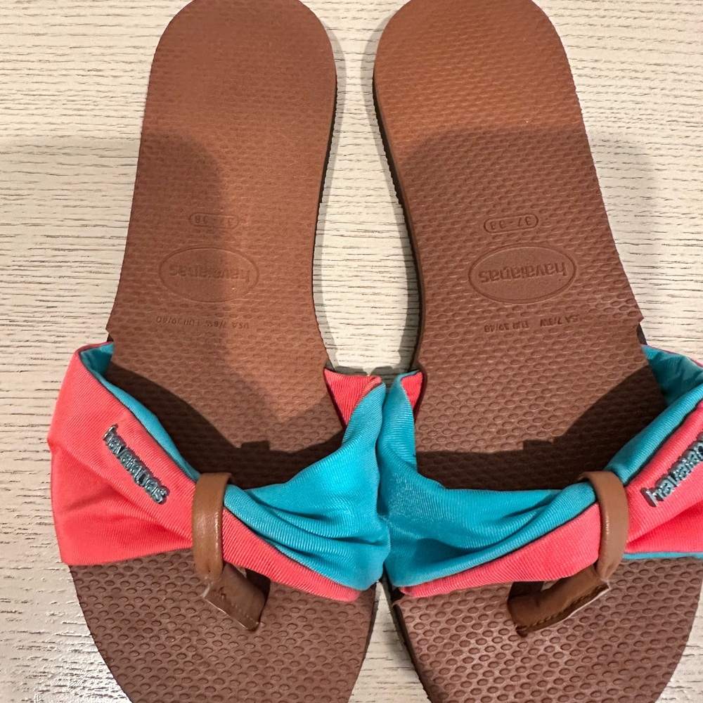 Havaianas Pink and Blue Sandals Classic Flip-Flop Style